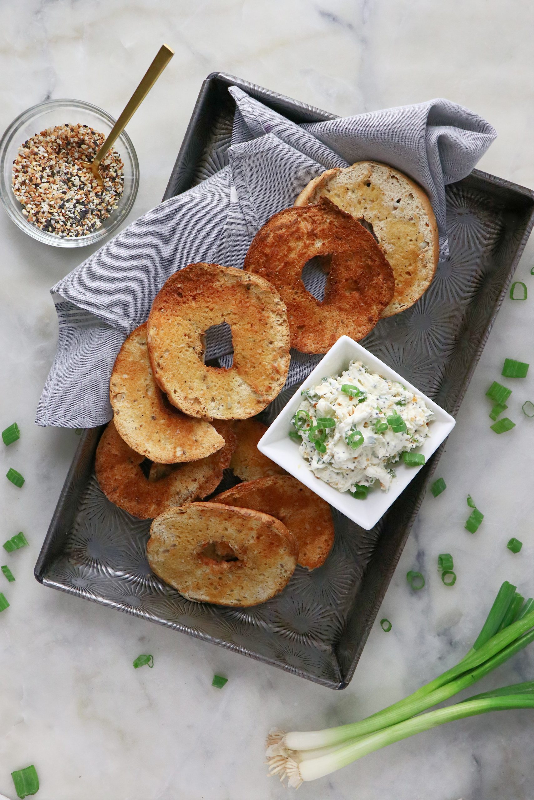 Air Fryer Everything Bagel Chips with Scallion Cream Cheese - Labeless  Nutrition